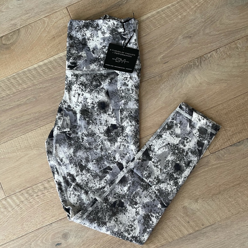 NWT DYI Foiled Signature Tight